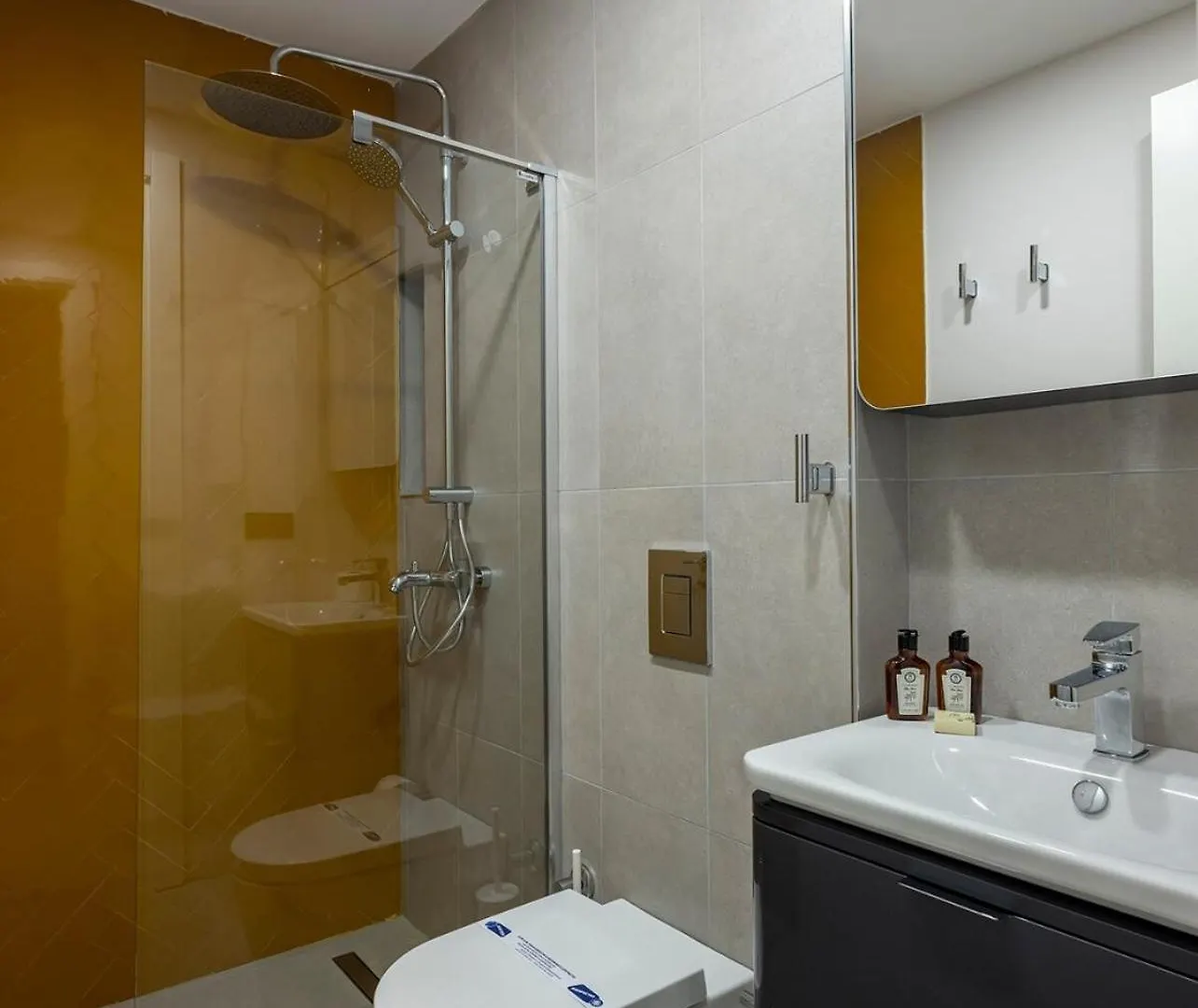 Gorgeous Bright Modern 2Bed2Bath Home! #69 Istanbul 0*,